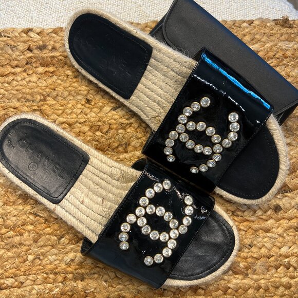 Chanel Patent Calfskin Crystal CC Espadrille Slip On Sandals/ SIZE: 40 - Picture 4 of 5